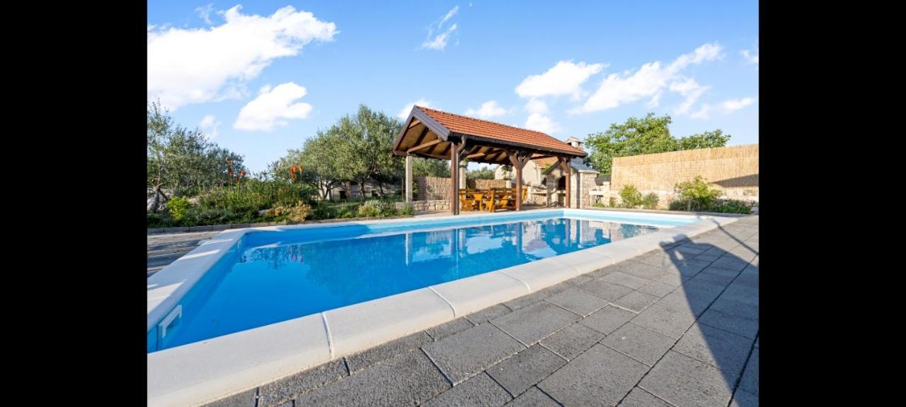 Olive Tree House With Jacuzzi, Wifi And 40M2 Pool Βίλα Siritovci Εξωτερικό φωτογραφία