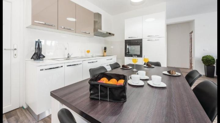 Olive Tree House With Jacuzzi, Wifi And 40M2 Pool Βίλα Siritovci Εξωτερικό φωτογραφία