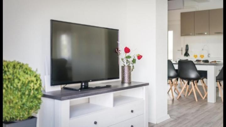 Olive Tree House With Jacuzzi, Wifi And 40M2 Pool Βίλα Siritovci Εξωτερικό φωτογραφία