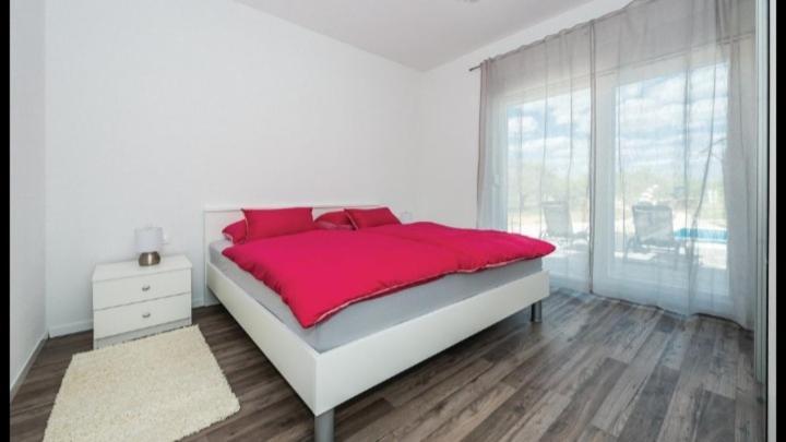 Olive Tree House With Jacuzzi, Wifi And 40M2 Pool Βίλα Siritovci Εξωτερικό φωτογραφία