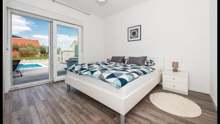 Olive Tree House With Jacuzzi, Wifi And 40M2 Pool Βίλα Siritovci Εξωτερικό φωτογραφία