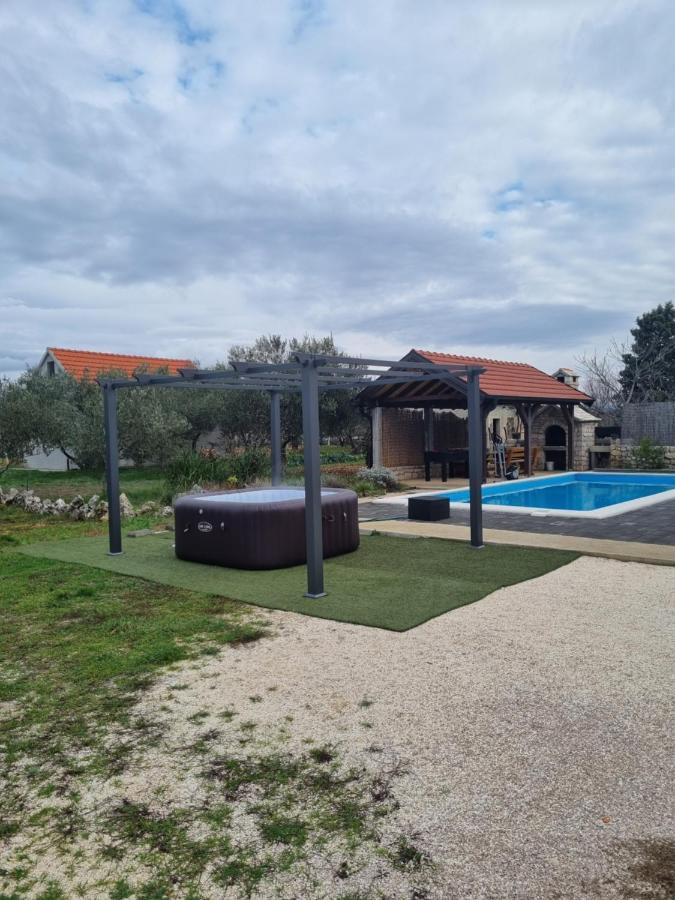 Olive Tree House With Jacuzzi, Wifi And 40M2 Pool Βίλα Siritovci Εξωτερικό φωτογραφία
