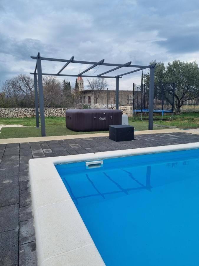 Olive Tree House With Jacuzzi, Wifi And 40M2 Pool Βίλα Siritovci Εξωτερικό φωτογραφία