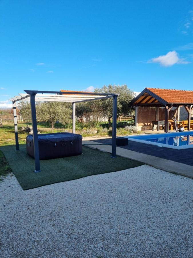 Olive Tree House With Jacuzzi, Wifi And 40M2 Pool Βίλα Siritovci Εξωτερικό φωτογραφία